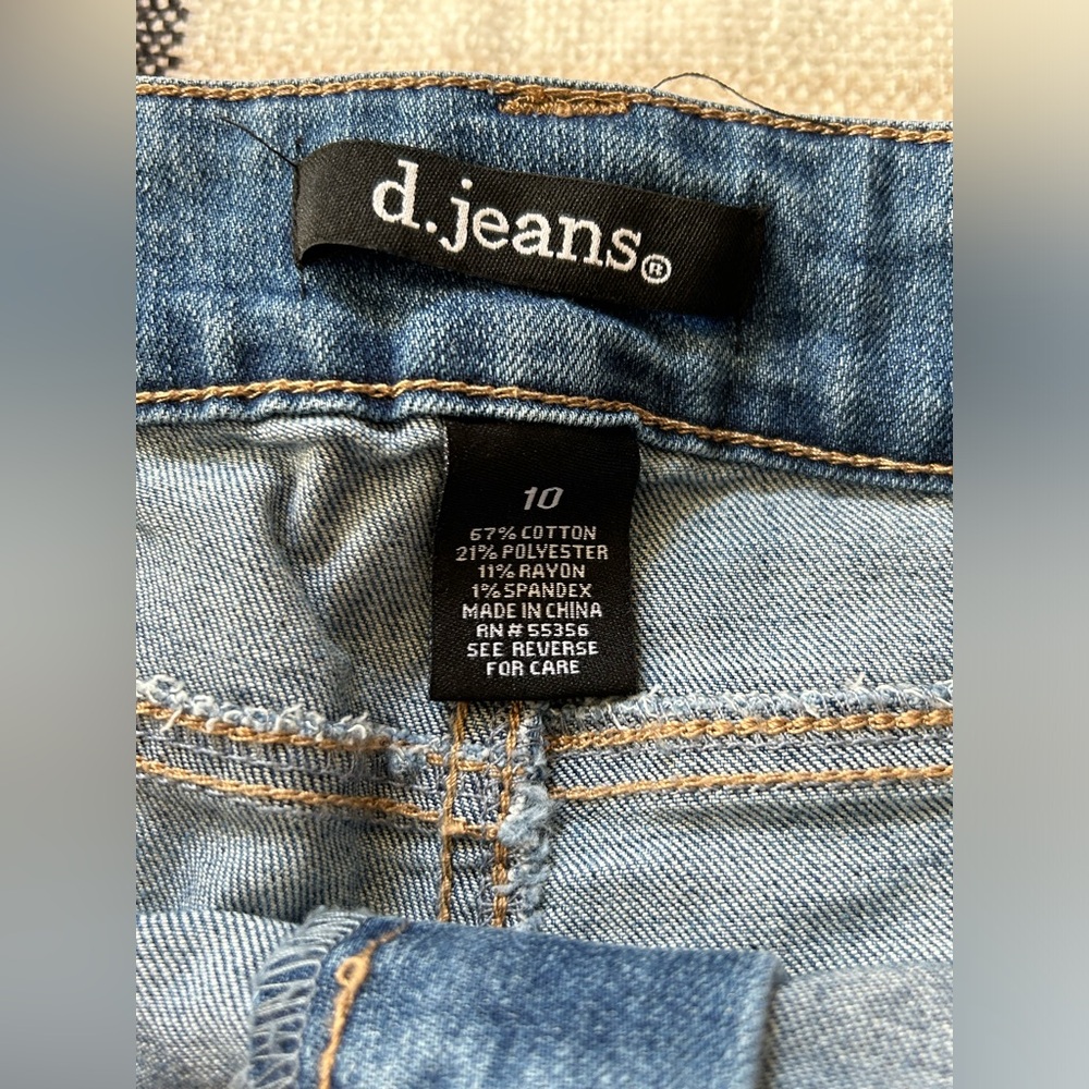 D. Jeans Shorts - Picture 3 of 3